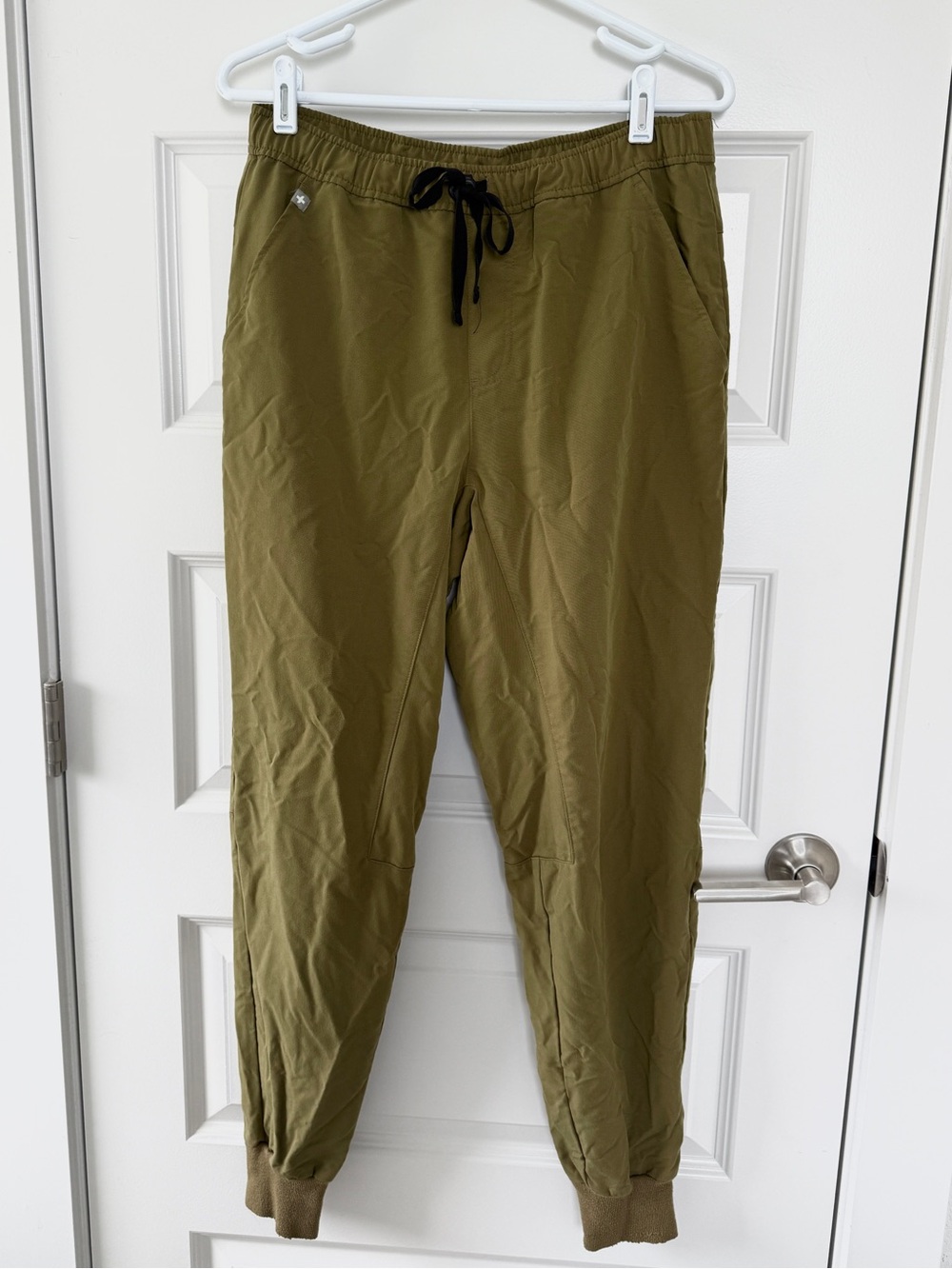 FIGS Tansen Jogger Scrub Pants Men’s Size Medium Martini Olive Stretch Medical